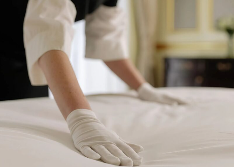 Il miliardario finse di dormire per mettere alla prova il figlio della ...